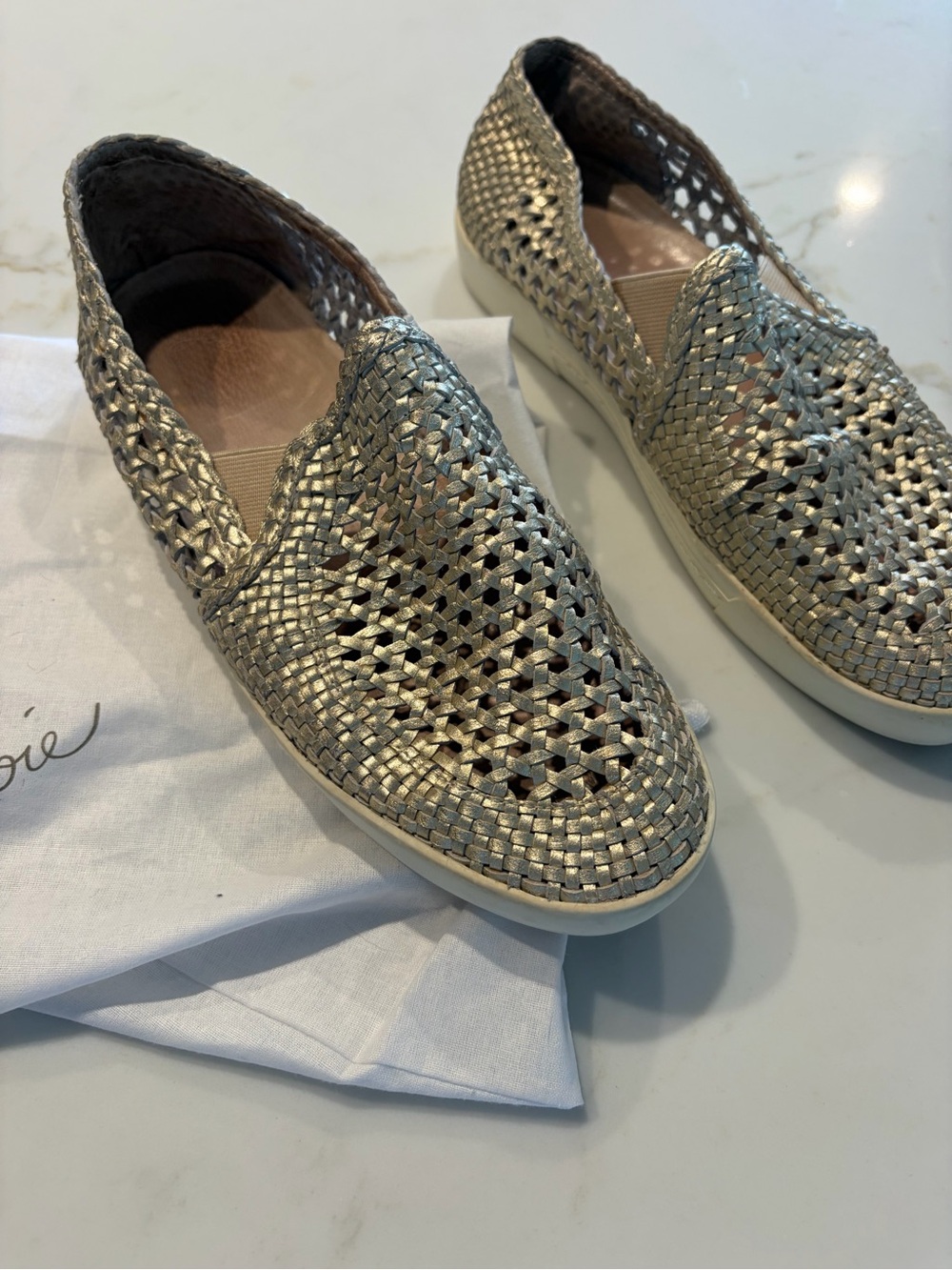 Join women’s gold shoes